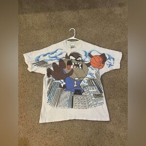 ❌SOLD❌ Vintage 1995 Looney Toons Larger Than Life T